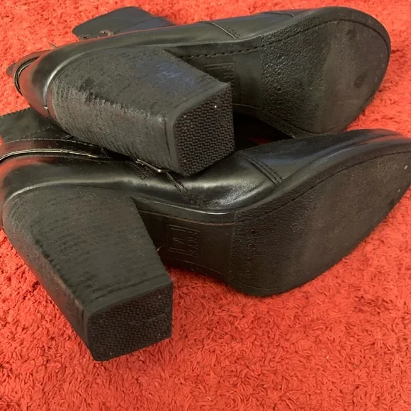 Frye Pattie Black Leather Belt Riding Booties size 8.5 - Picture 6 of 8